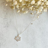 Elegáns ezüst medál tappancsnyomattal láncon